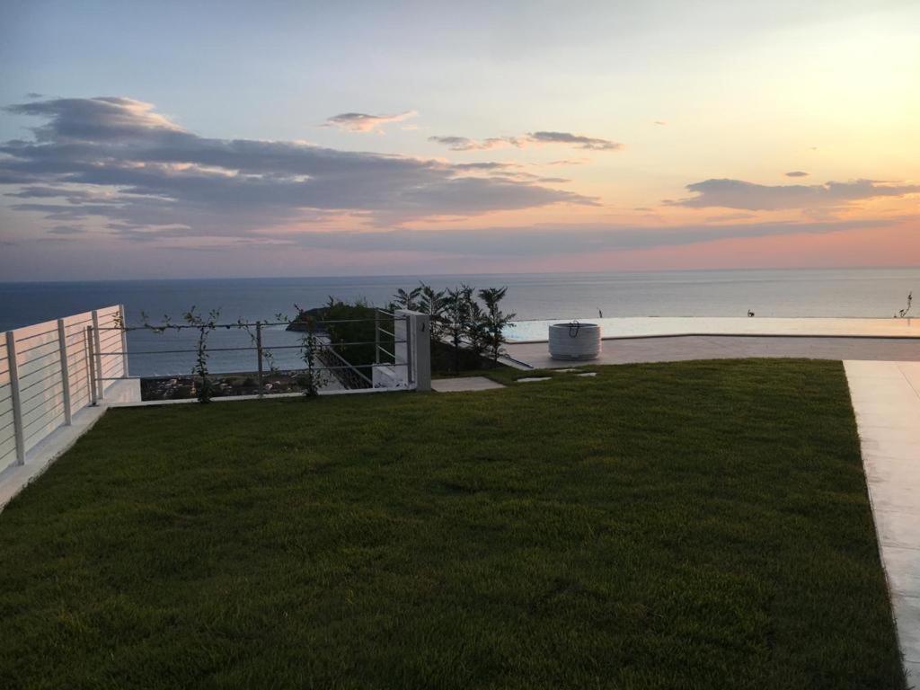 Luxury Villa Blue&Blanc Piscina A Sfioro Isola Diamante Luaran gambar