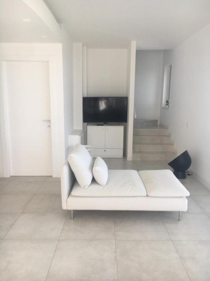 Luxury Villa Blue&Blanc Piscina A Sfioro Isola Diamante Luaran gambar
