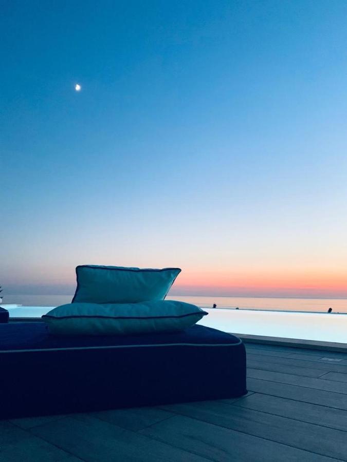 Luxury Villa Blue&Blanc Piscina A Sfioro Isola Diamante Luaran gambar