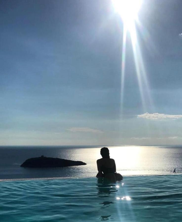 Luxury Villa Blue&Blanc Piscina A Sfioro Isola Diamante Luaran gambar